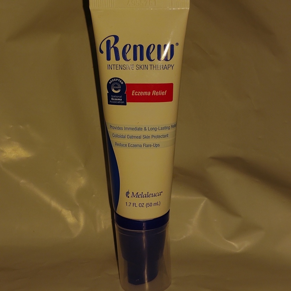 Renew Eczema Relief COLLOIDAL OATMEAL, USP-GRADE PETROLATUM PLANT-BASED GLYCERIN - Picture 5 of 16